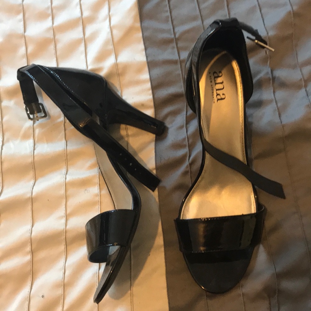 Heels - Picture 3 of 4